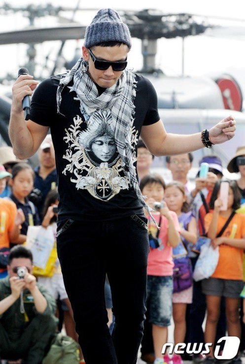 376801_3711619276881_87213251_n_yonhap