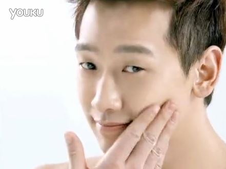 MentholatumMicroCharcoalBeadsFaceWashRain2_CUSA