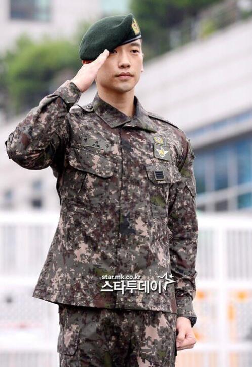 BOxK4HVCYAAjPCc.jpg large