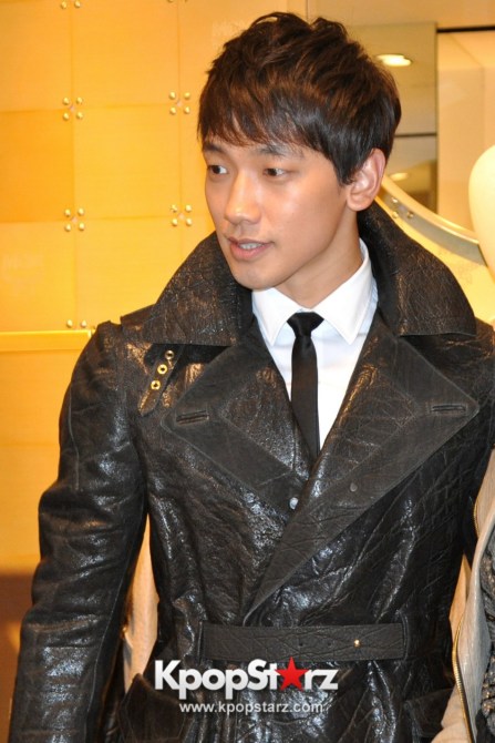 110458-south-korea-superstar-rain-is-back-in-singapore-graces-the-grand-openi