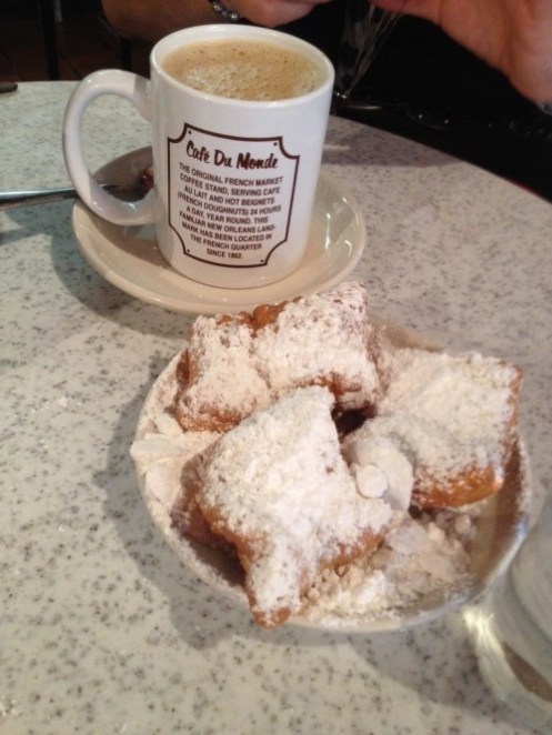 beignets-at-cafe-du-monde-e1380723019132
