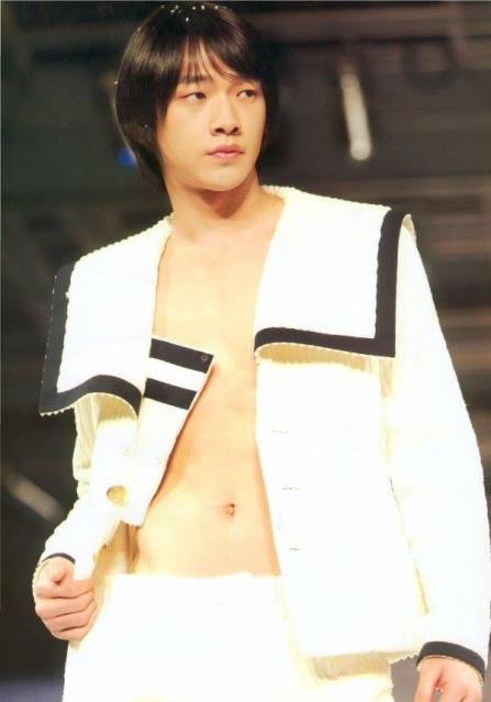 BYHd100CIAA6g7D.jpg large