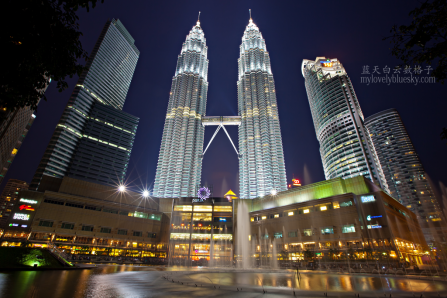 Petronas Twin Towers at dusk. Image credit: mylovelybluesky.com
