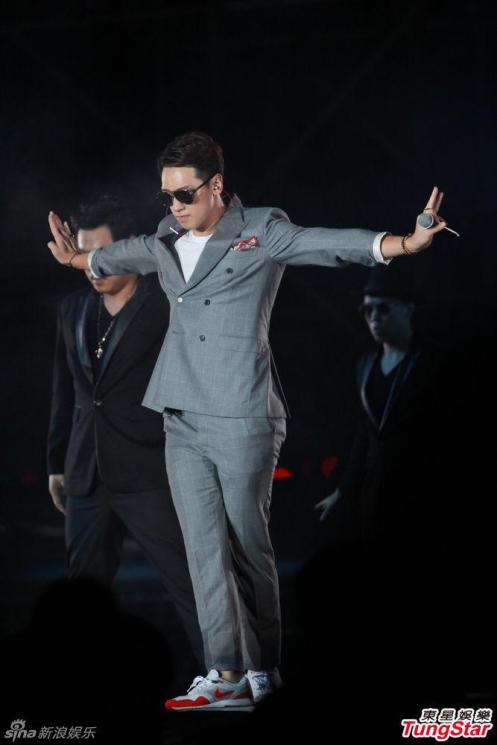 BuFbz22CYAAhIR2.jpg large