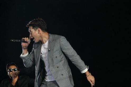 BuFXbnGCIAA0Sx7.jpg large