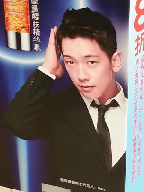 69ad9214jw1ek1hh7v7z0j20xc18g77b