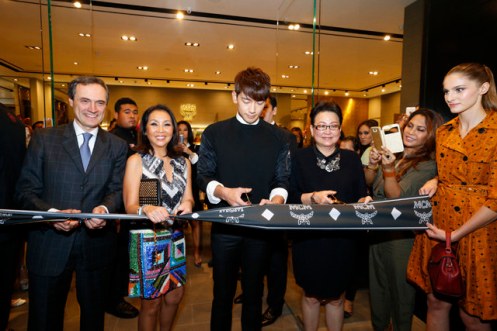 15301589104_d944811f5c_z