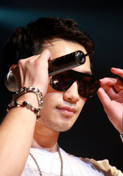 74371605_PsyConcertMarch2011Rain