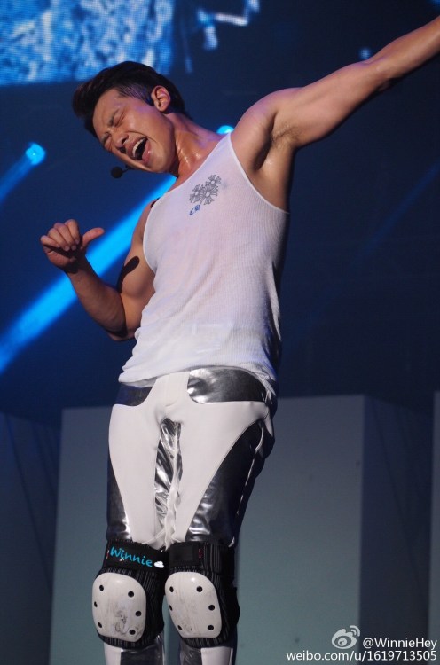 608adde1gw1ey10i7kzoqj20tg18g489