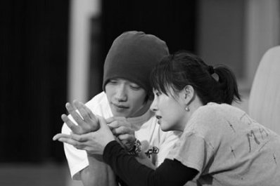 20120305_seoulbeats_rain_sunah_palm_reading