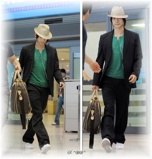 9ad2b5773153f76d9d7dcb325f0f70f7